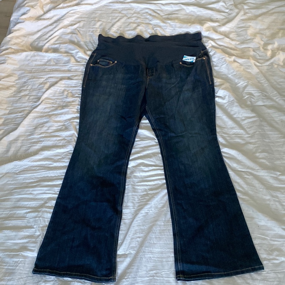 New with Tag Old Navy Maternity Jeans Size 16.